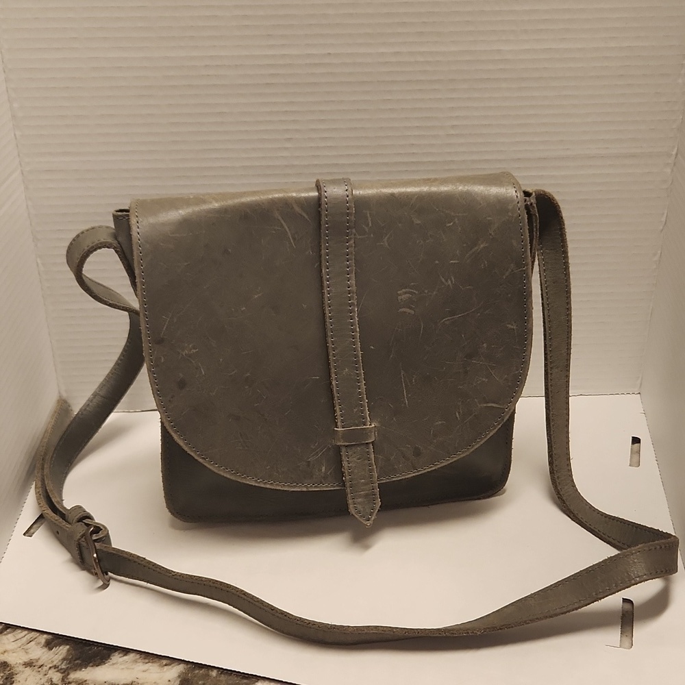 Fashionable leather purse grayish crossbody has scratches